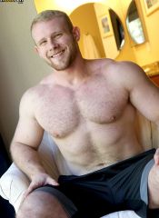 hairy bodybuilder ryan judd solo naked at gayhoopla