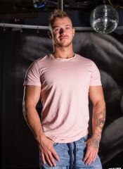 realitydudes-bryan-stripclub-male-strip-show-1